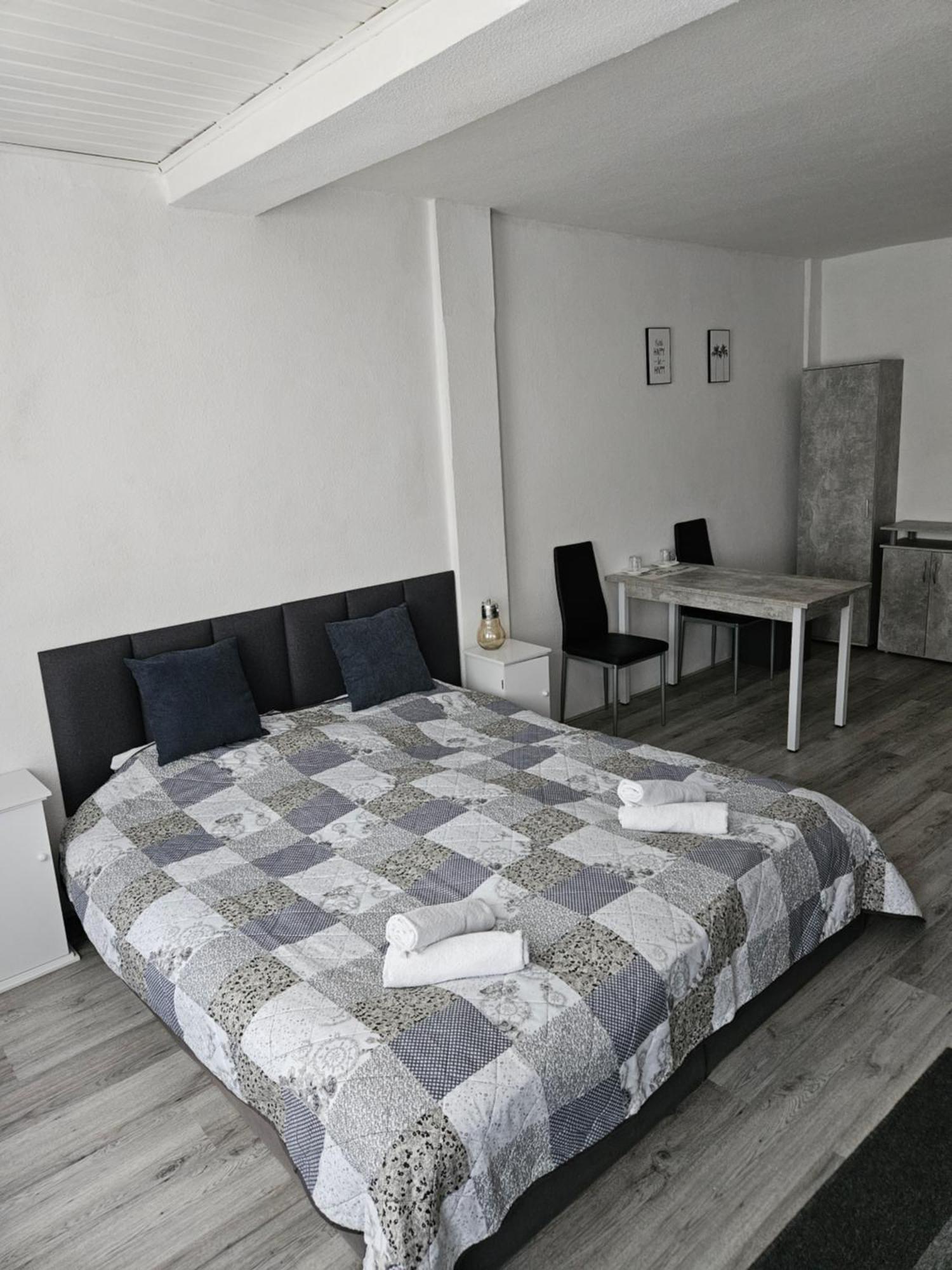 Zimmervermietung Schoene Gasse 6 * Freiberg
